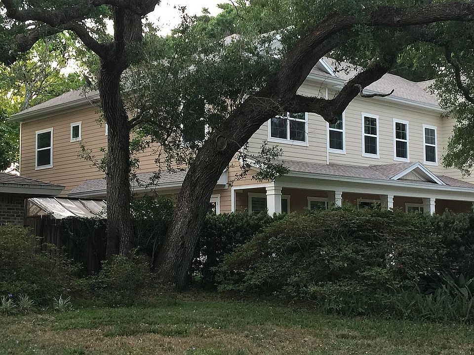 2nd image of 1661 Park Ter E
