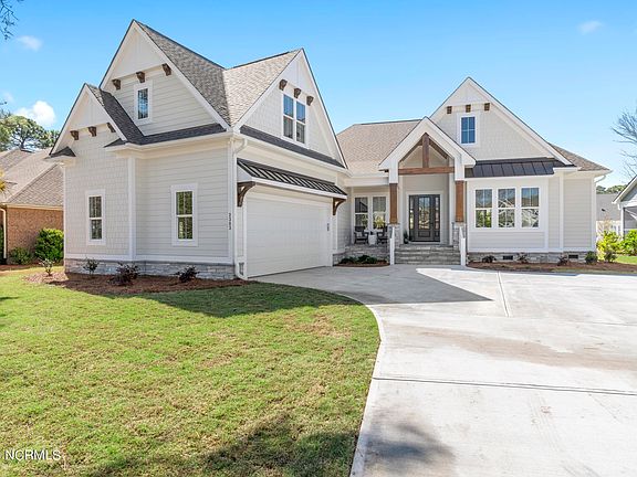 2nd image of 2383 St James Drive SE