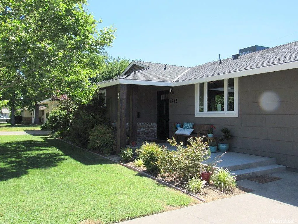 1845 Vesta Way photo 1