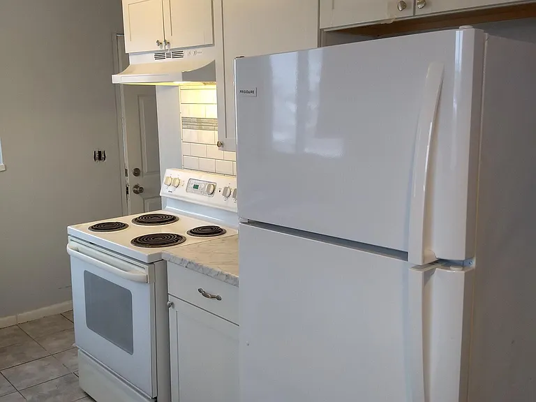 1608 Windemere Dr — Photo 3