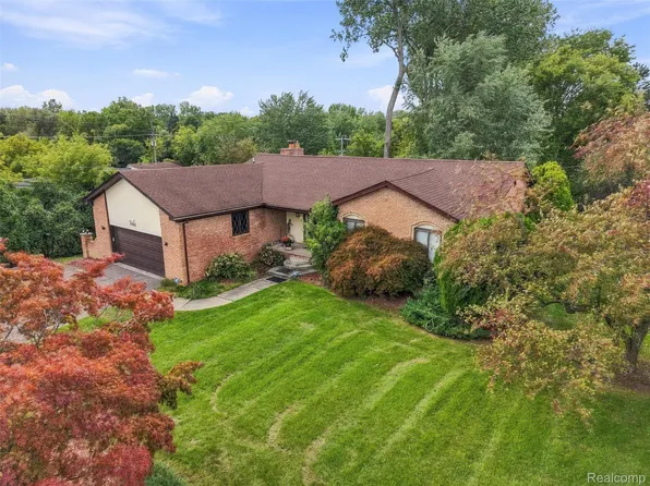 20805 Halsted Rd, Northville, MI 48167