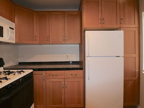 2nd image of 4760 Kansas St #D/p-4