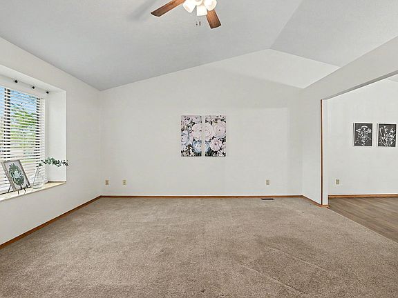 5th image of 251 E Catalpa Ct