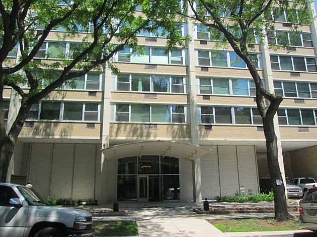 1st image of 336 W Wellington Ave APT 2101