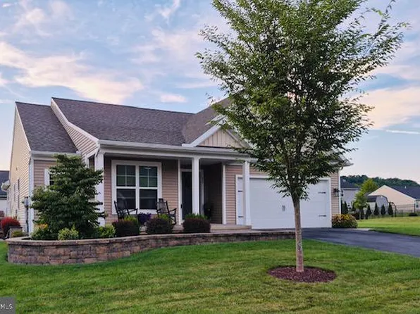 42 Cambridge Ln, Lewistown, PA 17044