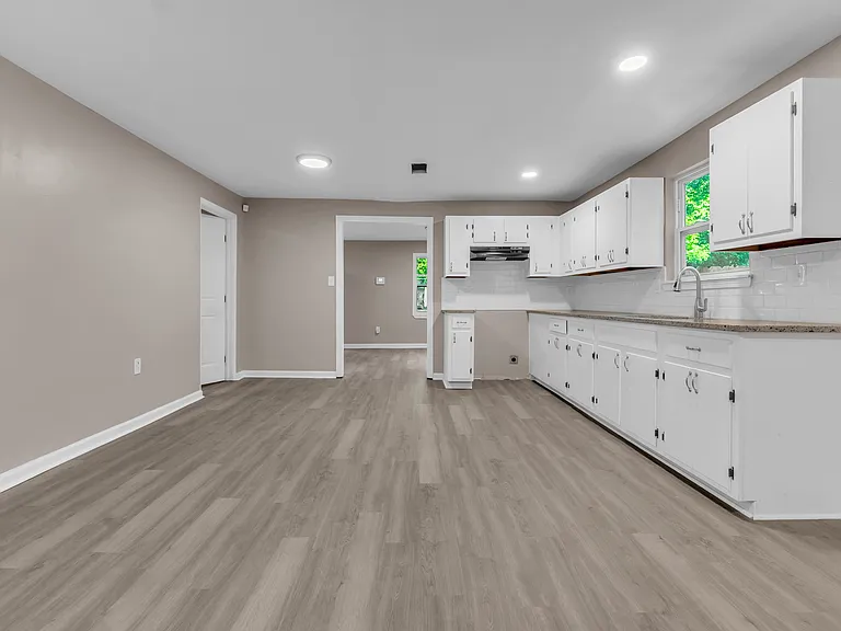 1577 S Highland St — Photo 4