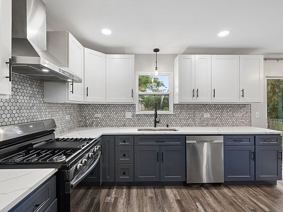 4th image of 83 Canterbury Trl