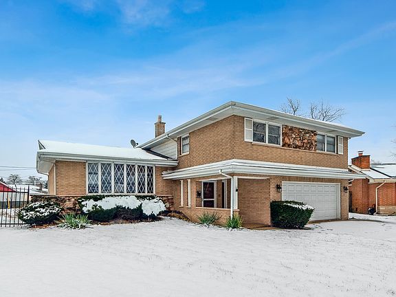 2nd image of 838 E 163rd Pl