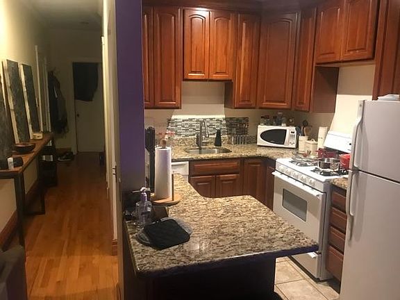 2nd image of 1048 W Bryn Mawr Ave APT 3