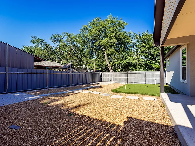 3425 Shelley Blvd — Photo 40