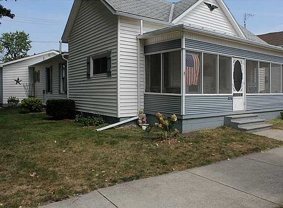 2nd image of 228 Railway Ave