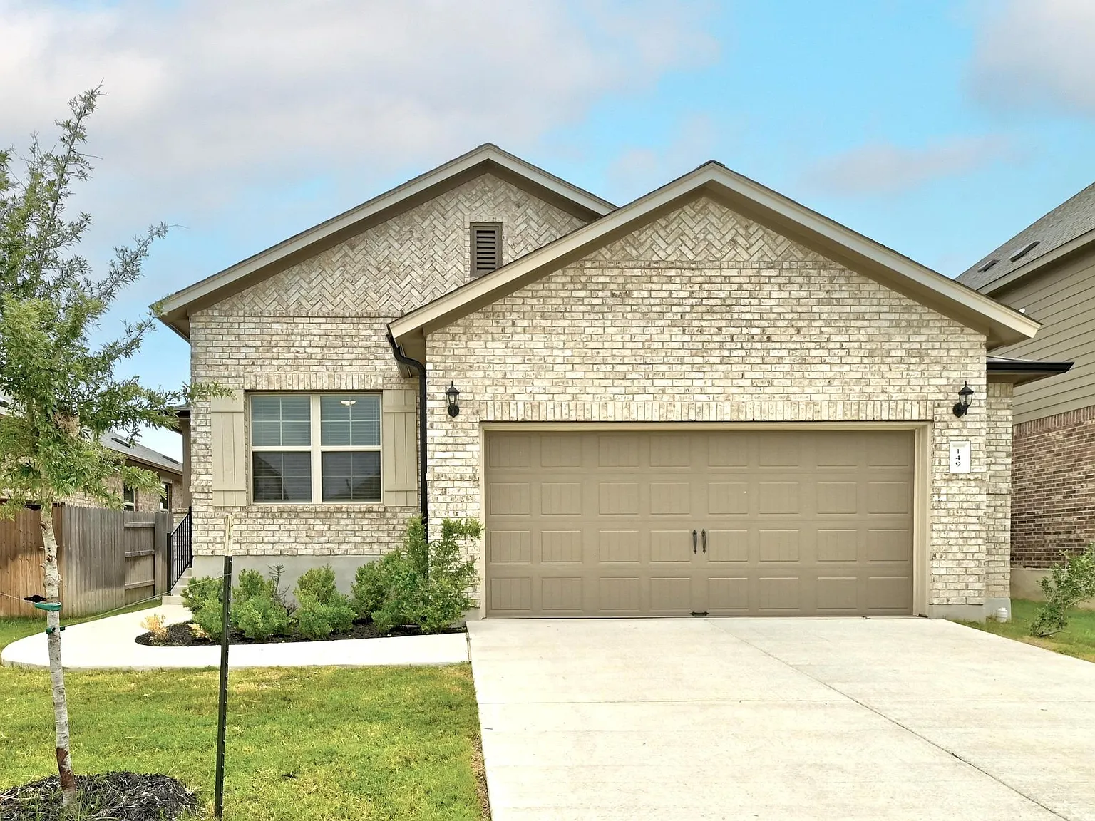 4 bed, 2.0 bath, 1731 sqft, $2,500 — Photo 1