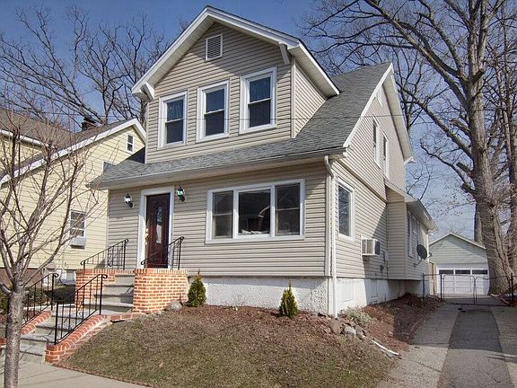 2nd image of 378 De Witt Ave