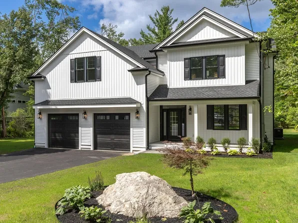 39 Concord Rd, Bedford, MA 01730