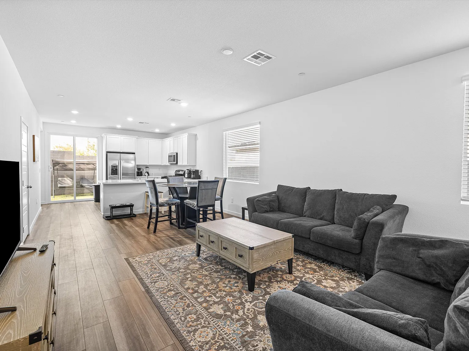 3 bed, 1764 sqft, $2,650 — Photo 4
