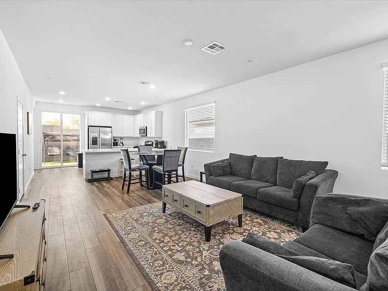 9446 Sequoia Ridge Ave — Photo 4
