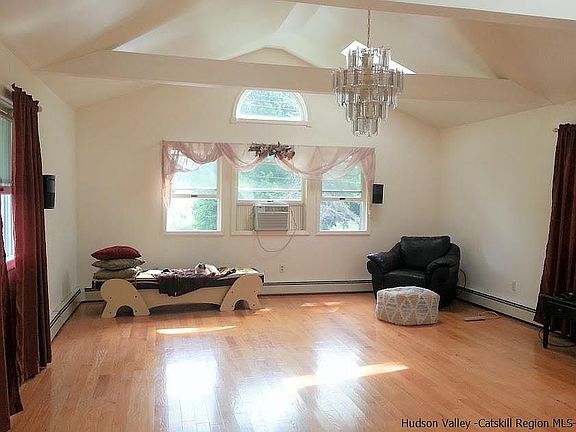 2nd image of 28 Mulberry Ln