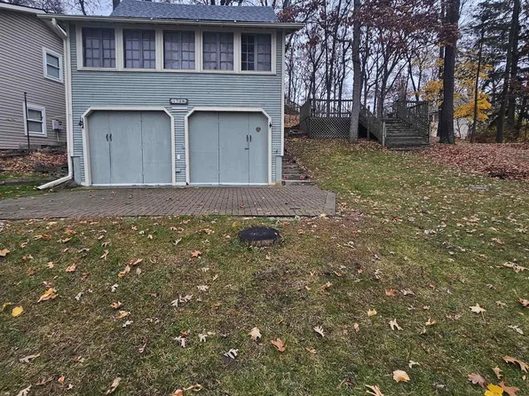 1728 Shady Ln, Brooklyn, MI 49230