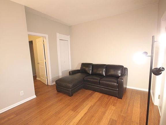 3rd image of 2115 W Wellington Ave APT 1R