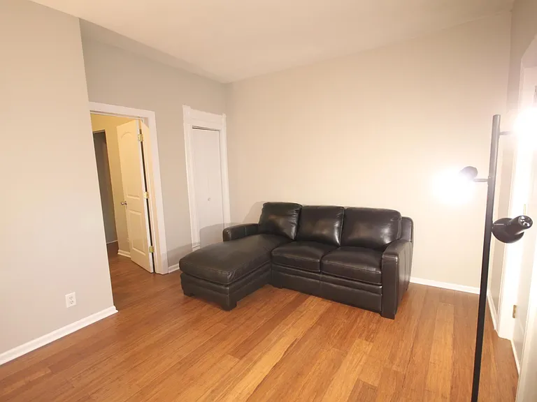 2115 W Wellington Ave #1R — Photo 3