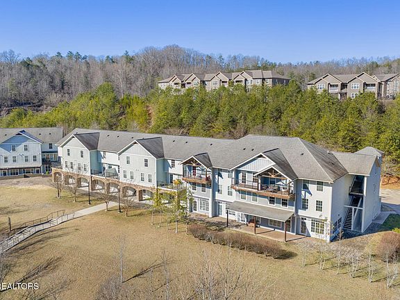 3rd image of 849 Glades Rd