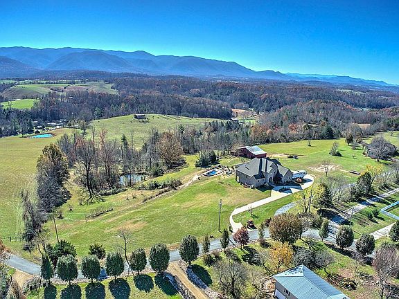 5 acres, w barn pond pool 