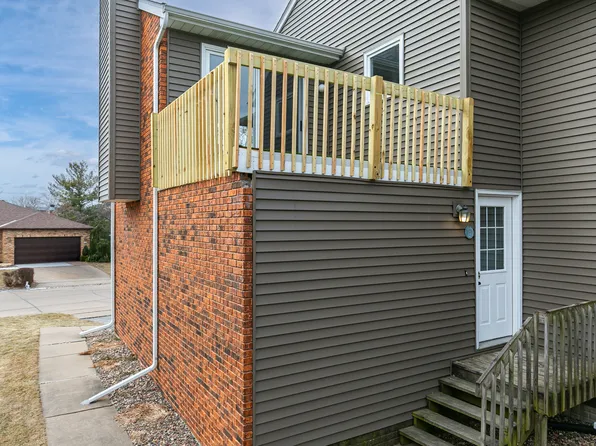 2514 E 51st St, Davenport, IA 52807