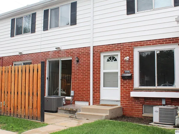 155 Arbor Ct, Omaha, NE 68108