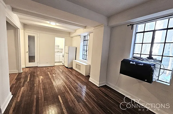 Rented by City Connections Realty | media 3