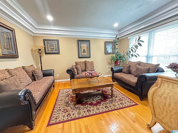 3rd image of 211 Edison Ave