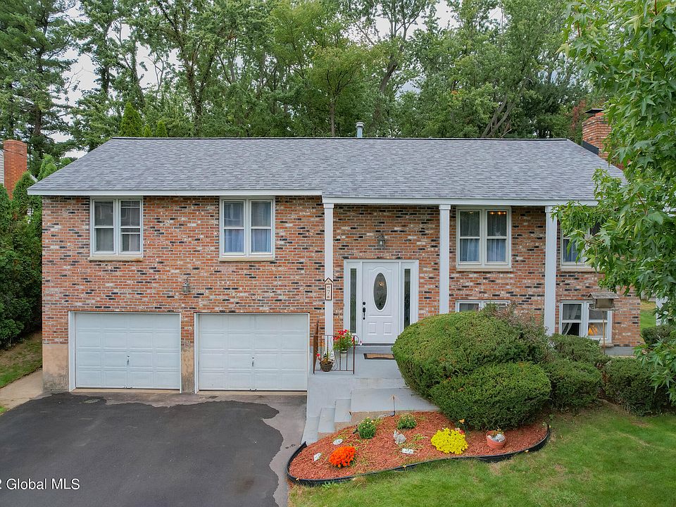 1st image of 7 White Birch Ct