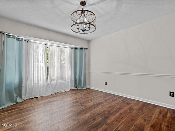 4th image of 618 Chelsea Dr