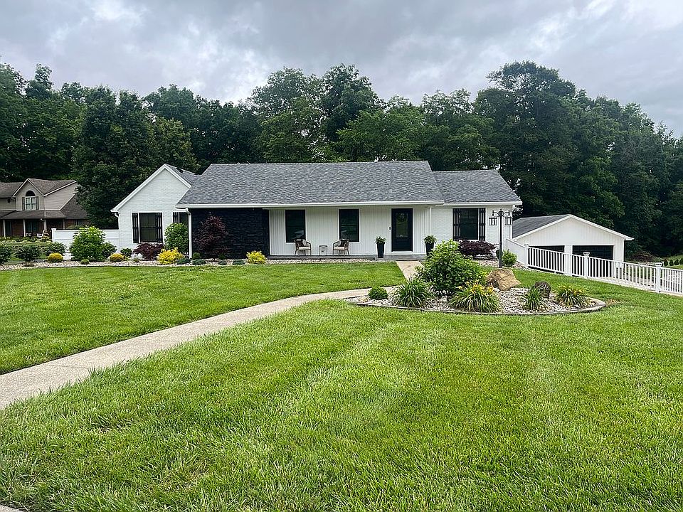 1st image of 216 Parkwood Dr