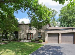 5 Horseshoe Ct, Marlboro, NJ 07746