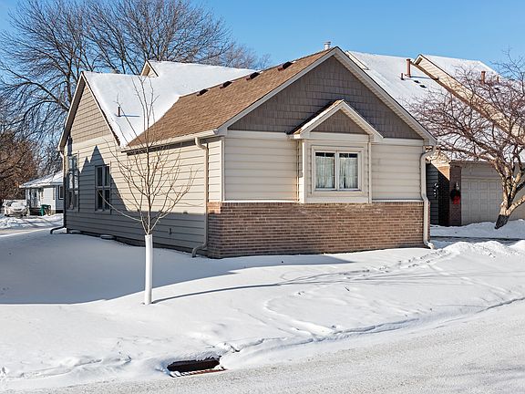 4th image of 629 Sullivan Dr NE