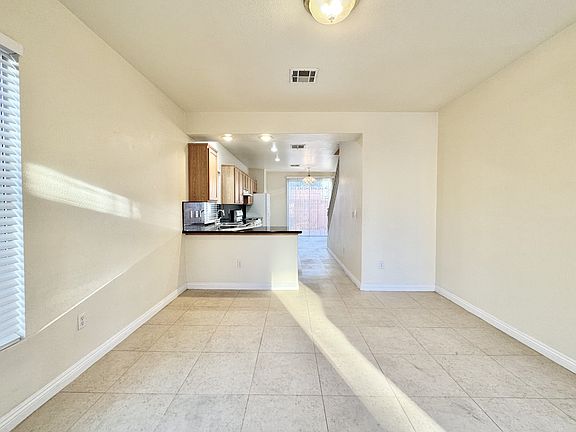 4th image of 8171 Golden Flowers St