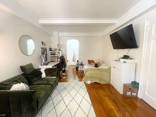 Rented by Meraki Realty LLC | media 9