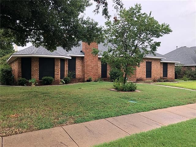 1st image of 2422 Riverview Dr