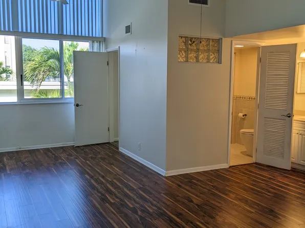 132 Wettaw Ln APT 115, North Palm Beach, FL 33408