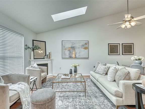 3rd image of 218 Rayfield Cir
