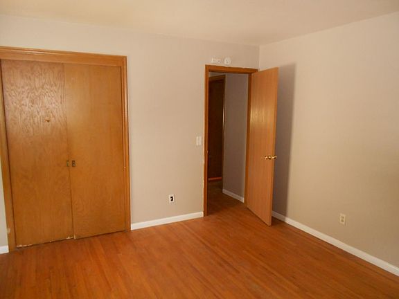 3rd image of 3550 Morgan Ave N
