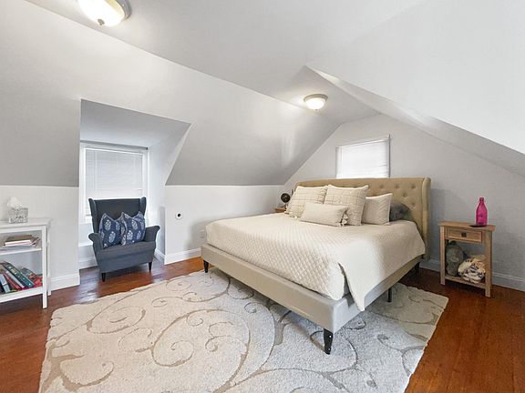 3rd image of 844 Bard Ave