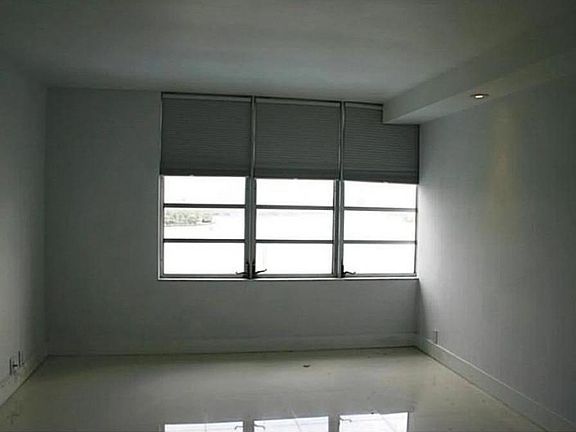 4th image of 1000 West Ave #10XX