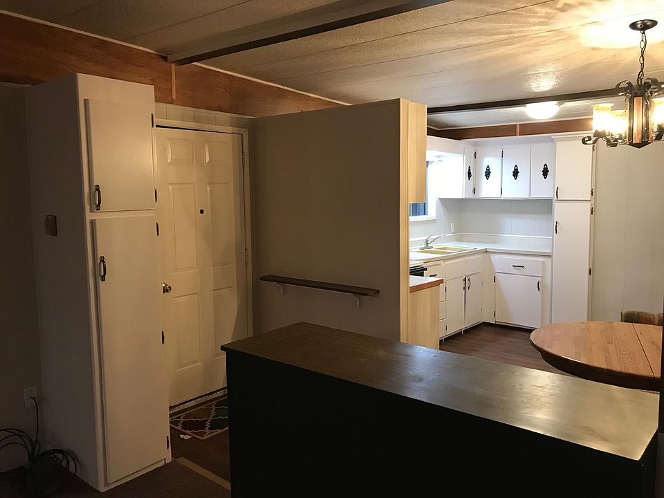 Entrance / Kitchen / Dining view