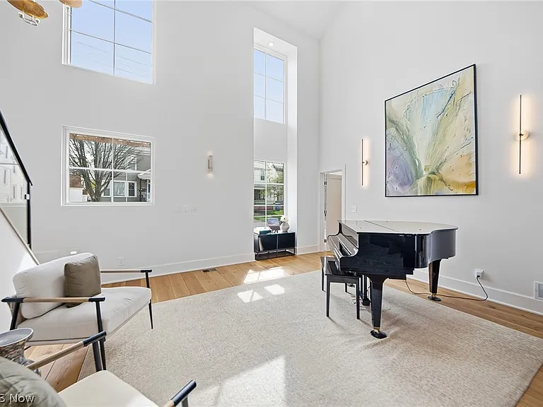 1440 W 57th St — Photo 21
