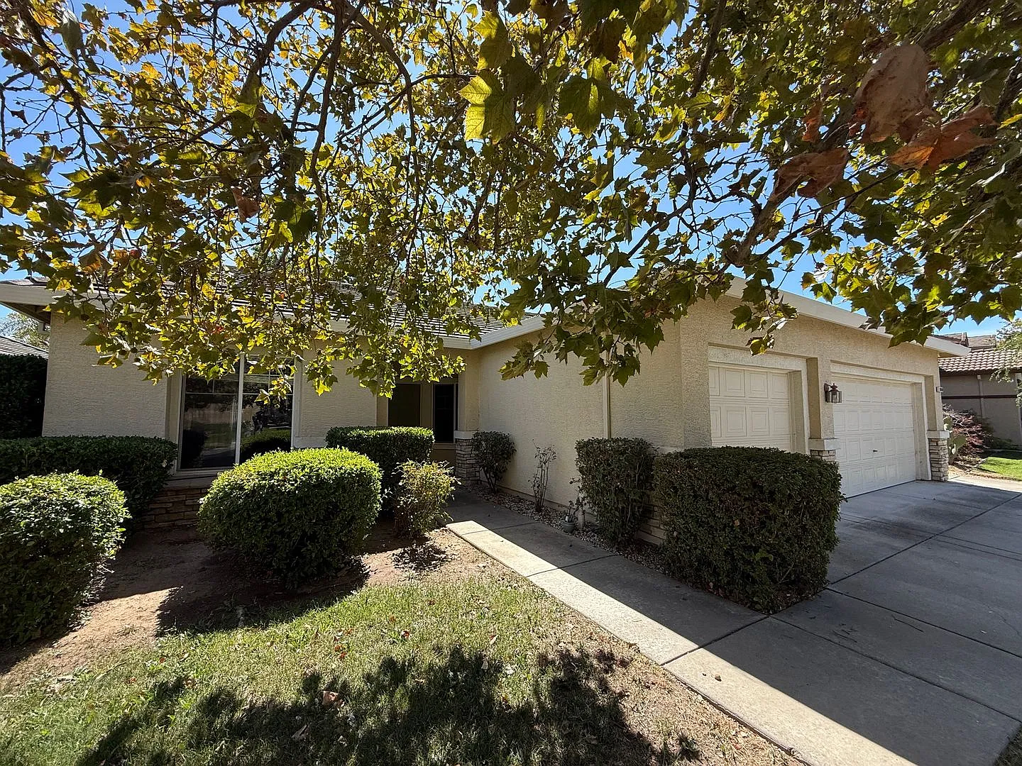 3 Bed| 2 Bath | 1840 SF | 3 Car Garage | Single Story | Tenant pays $175 monthly for WS&G — Photo 2