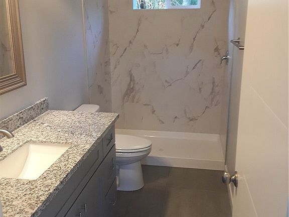 5th image of 202 Elwah St SW