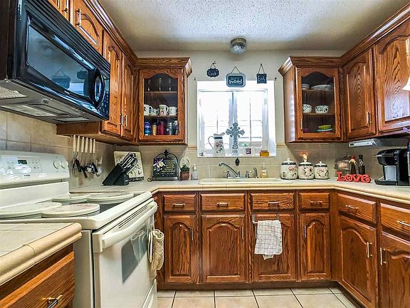 4th image of 8815 Shalom Cir