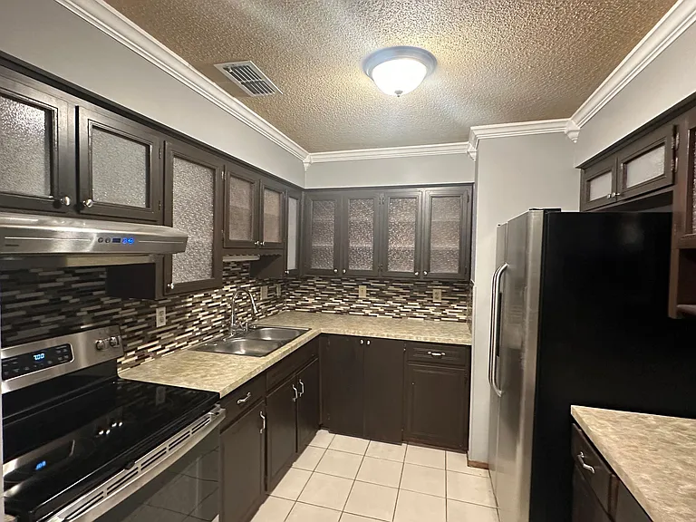 568 Hollow Wood Rd — Photo 4