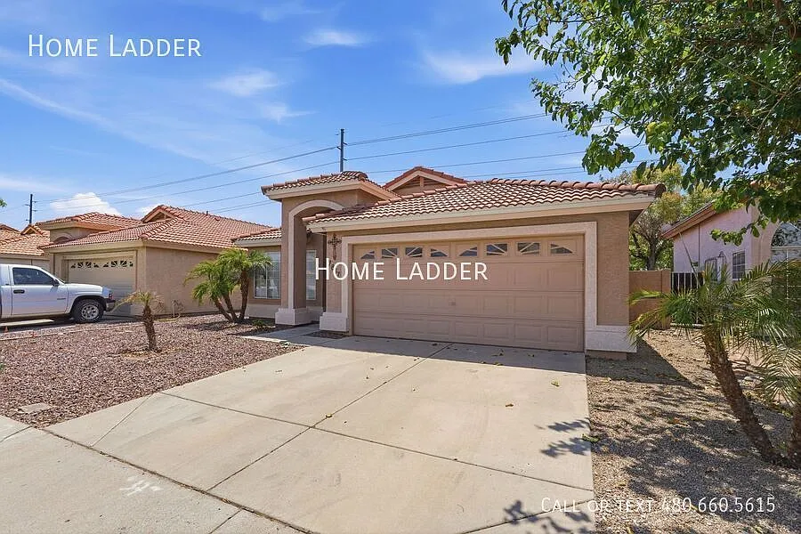 Modern 3-Bedroom Home with Private Pool Near Arrowhead! — Photo 2